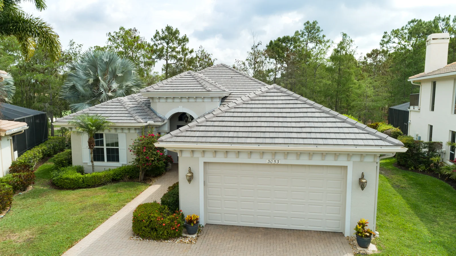 Tile roofing across adjoining roof sections, Naples